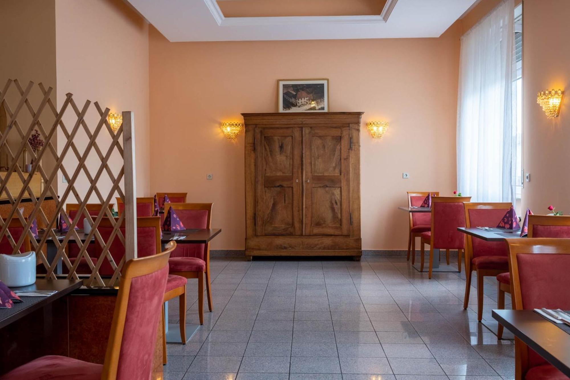 Kraichtaler Hof Ξενοδοχείο Εξωτερικό φωτογραφία